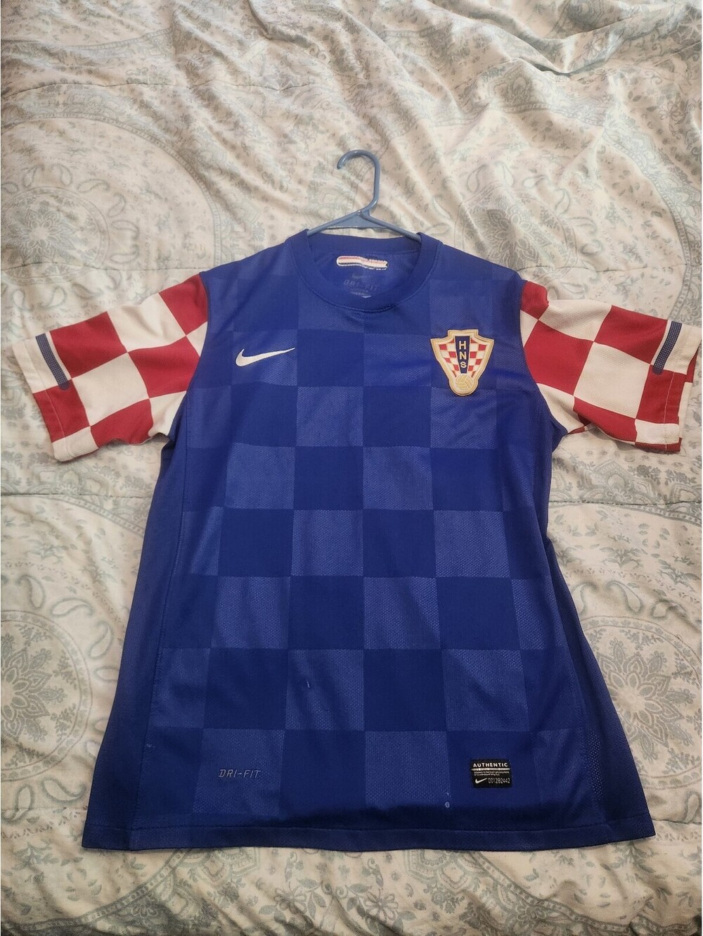 Croatia 2010/2011 World Cup Away Soccer Jersey Size M